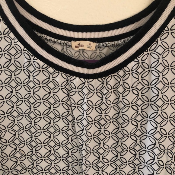 Hollister Black White Geo Print Crewneck Top - Picture 2 of 4